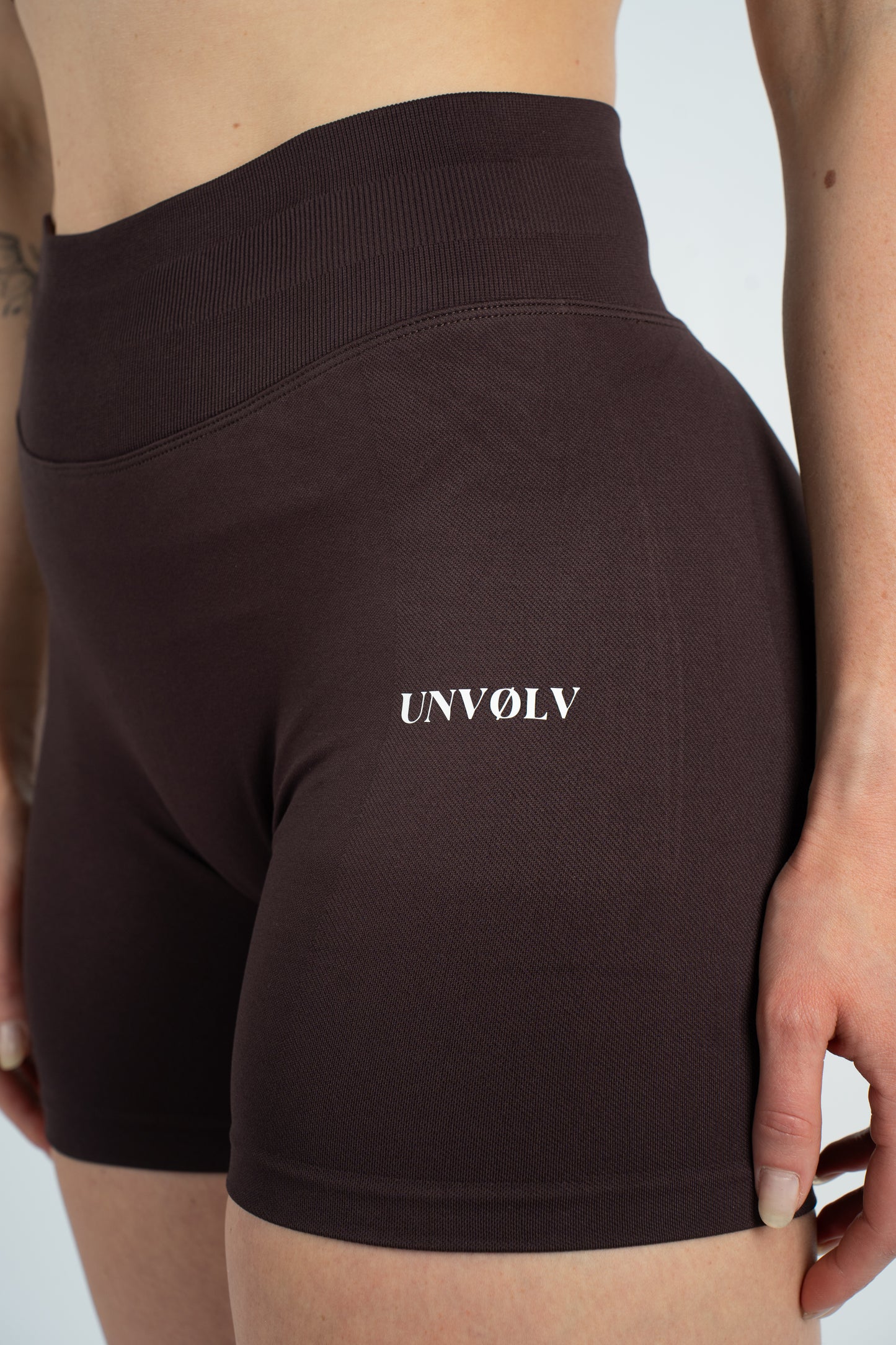UNVØLV Sport Short Scrunch – VELA