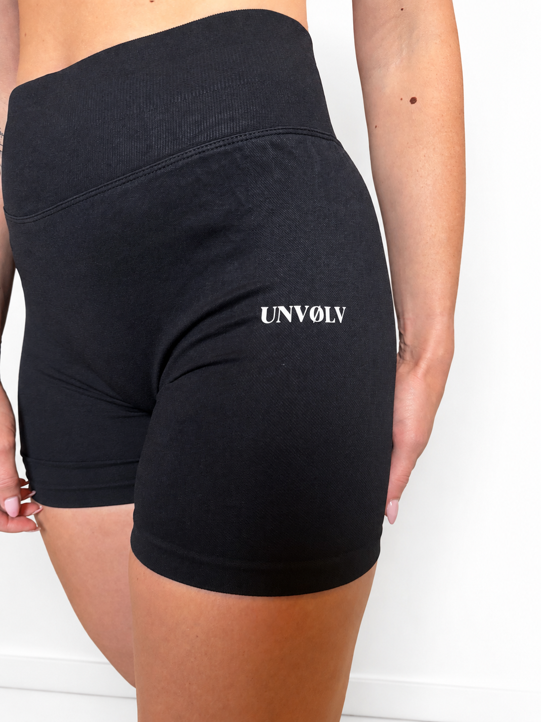 VELA SHORT | BLACK