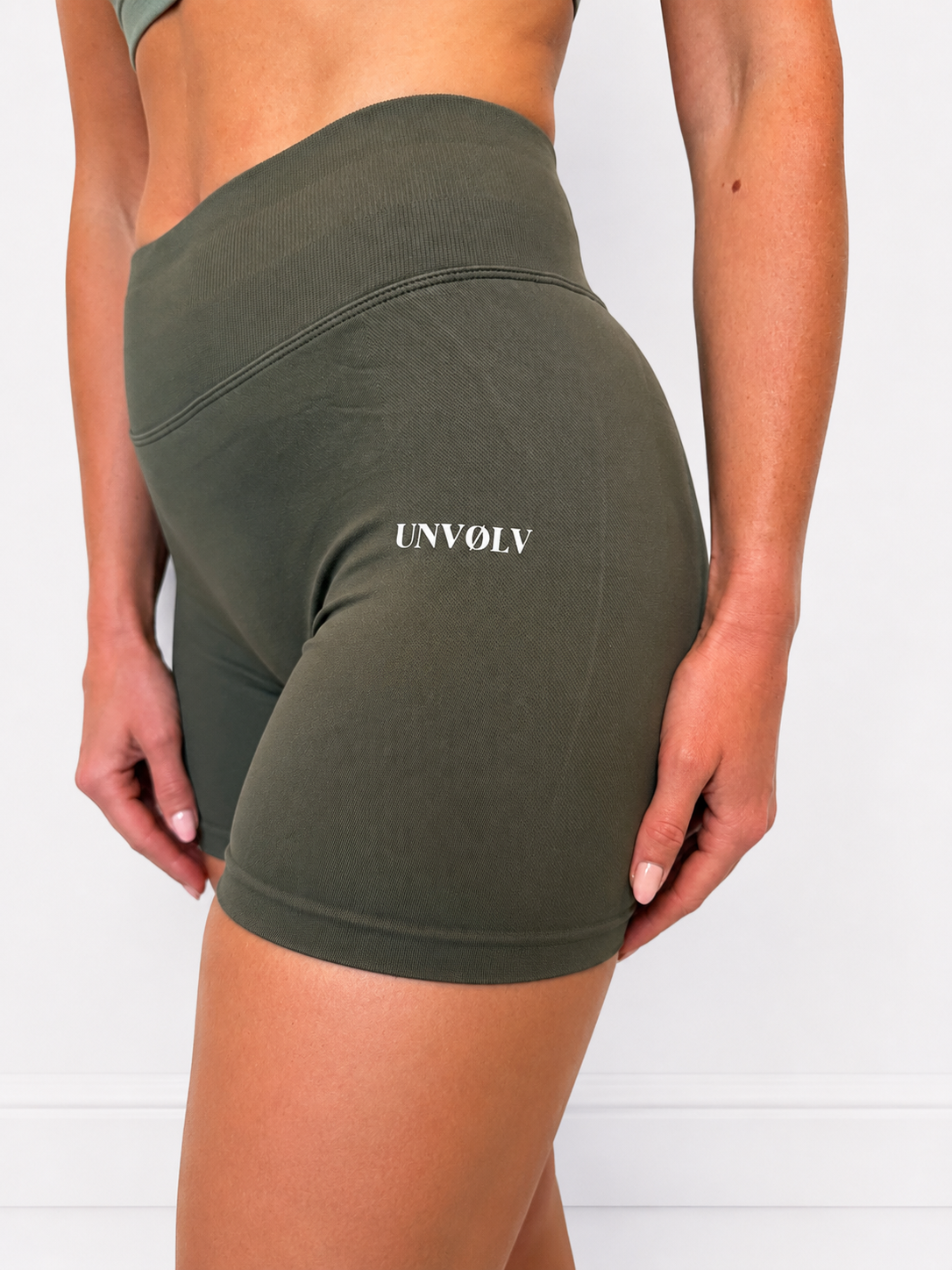 VELA SHORT | OLIVE